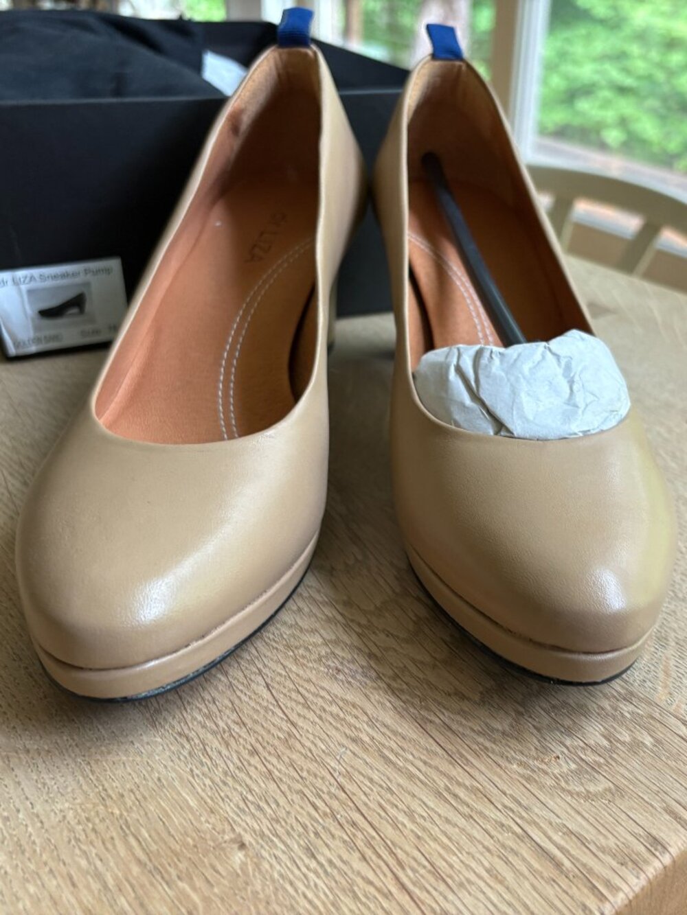 dr LIZA sneaker pump SAND size 7 M like new!